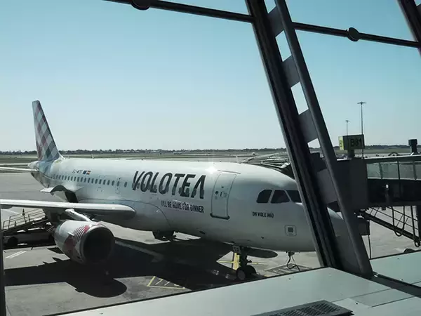 「スペインのLCC「ボロテア航空」空港や機内の様子は？」の画像