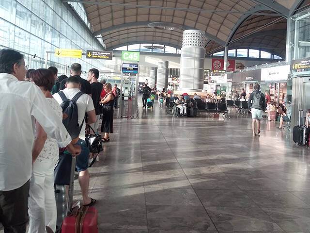 スペインのLCC「ボロテア航空」空港や機内の様子は？