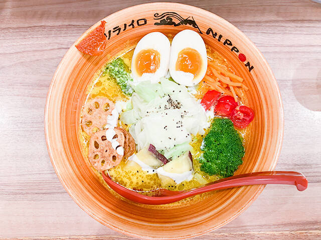 【外国人に人気のラーメン屋を調査！vol.4】ミシュランにも載った「ソラノイロ・NIPPON」のベジラーメンを実食ルポ（東京駅）