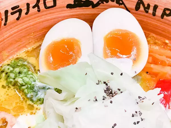 「【外国人に人気のラーメン屋を調査！vol.4】ミシュランにも載った「ソラノイロ・NIPPON」のベジラーメンを実食ルポ（東京駅）」の画像