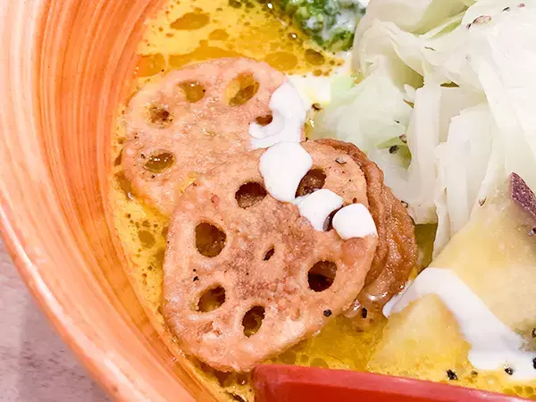 「【外国人に人気のラーメン屋を調査！vol.4】ミシュランにも載った「ソラノイロ・NIPPON」のベジラーメンを実食ルポ（東京駅）」の画像