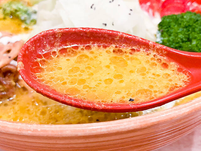 【外国人に人気のラーメン屋を調査！vol.4】ミシュランにも載った「ソラノイロ・NIPPON」のベジラーメンを実食ルポ（東京駅）