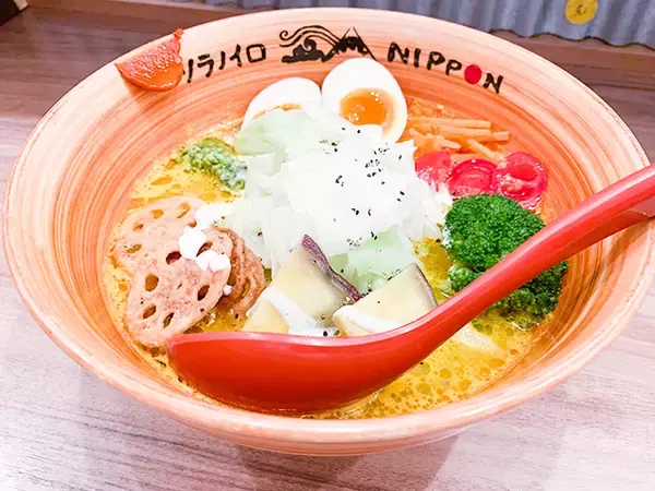 「【外国人に人気のラーメン屋を調査！vol.4】ミシュランにも載った「ソラノイロ・NIPPON」のベジラーメンを実食ルポ（東京駅）」の画像