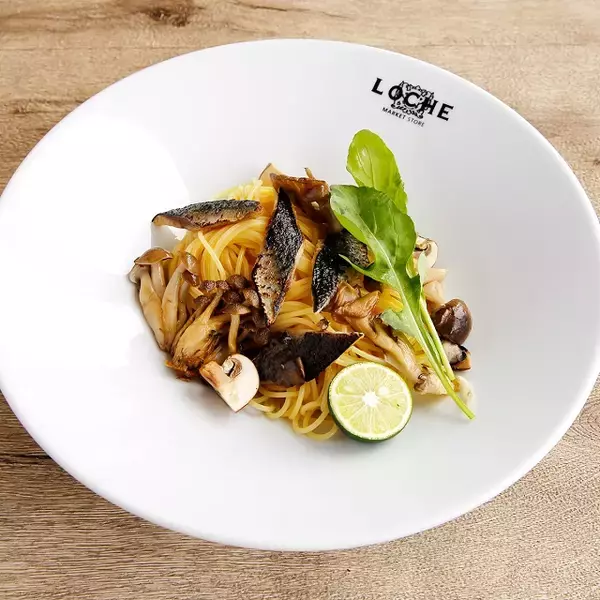 「秋鮭とキノコのピッツァに秋刀魚のパスタ！秋の味覚と淡路島の食材を楽しもう」の画像