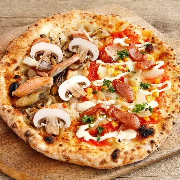 「秋鮭とキノコのピッツァに秋刀魚のパスタ！秋の味覚と淡路島の食材を楽しもう」の画像