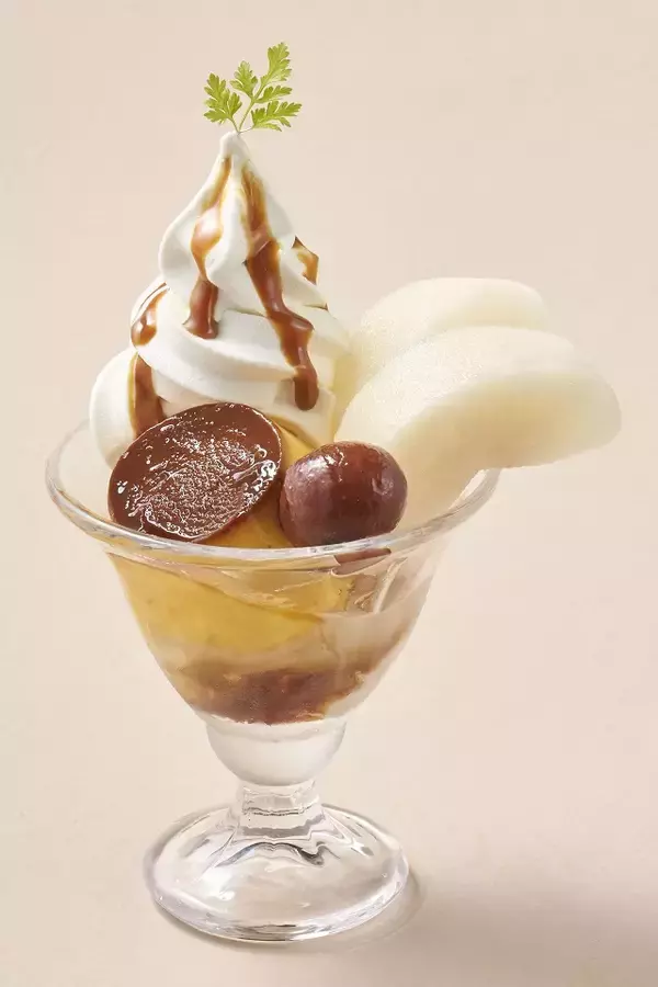 「“にっこり梨”をのせた王冠パフェ！ジョナサンで梨と栗のスイーツフェア開催」の画像