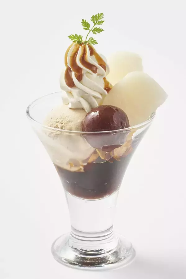 「“にっこり梨”をのせた王冠パフェ！ジョナサンで梨と栗のスイーツフェア開催」の画像