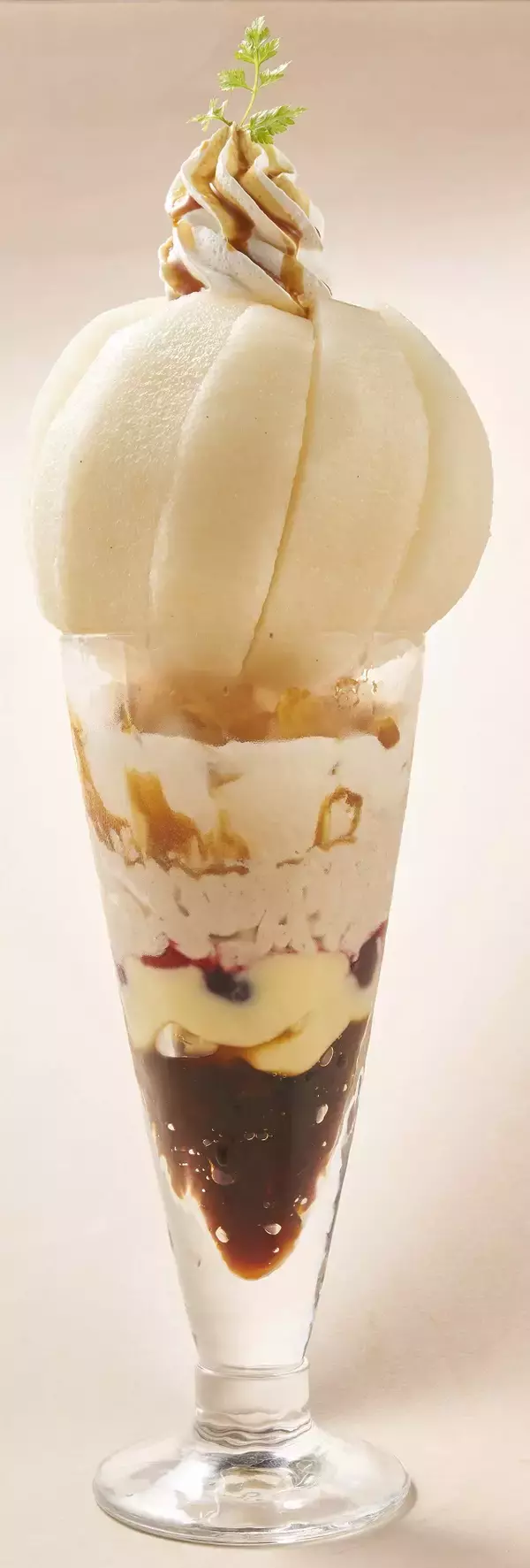 「“にっこり梨”をのせた王冠パフェ！ジョナサンで梨と栗のスイーツフェア開催」の画像