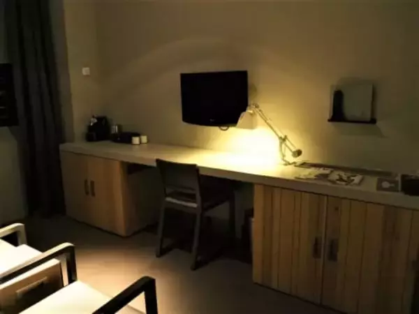 「監獄がコンテンポラリーアートの館へ！何度でも泊まりたくなる「刑務所ホテル」を現地ルポ【オランダ・ルーモント】」の画像