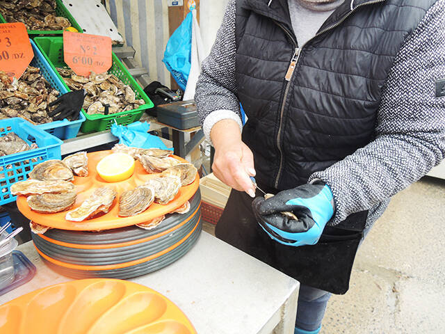 牡蠣のシーズン到来！一大産地フランスのカンカル、地元流の生牡蠣の楽しみ方