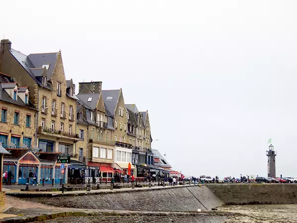 「牡蠣のシーズン到来！一大産地フランスのカンカル、地元流の生牡蠣の楽しみ方」の画像