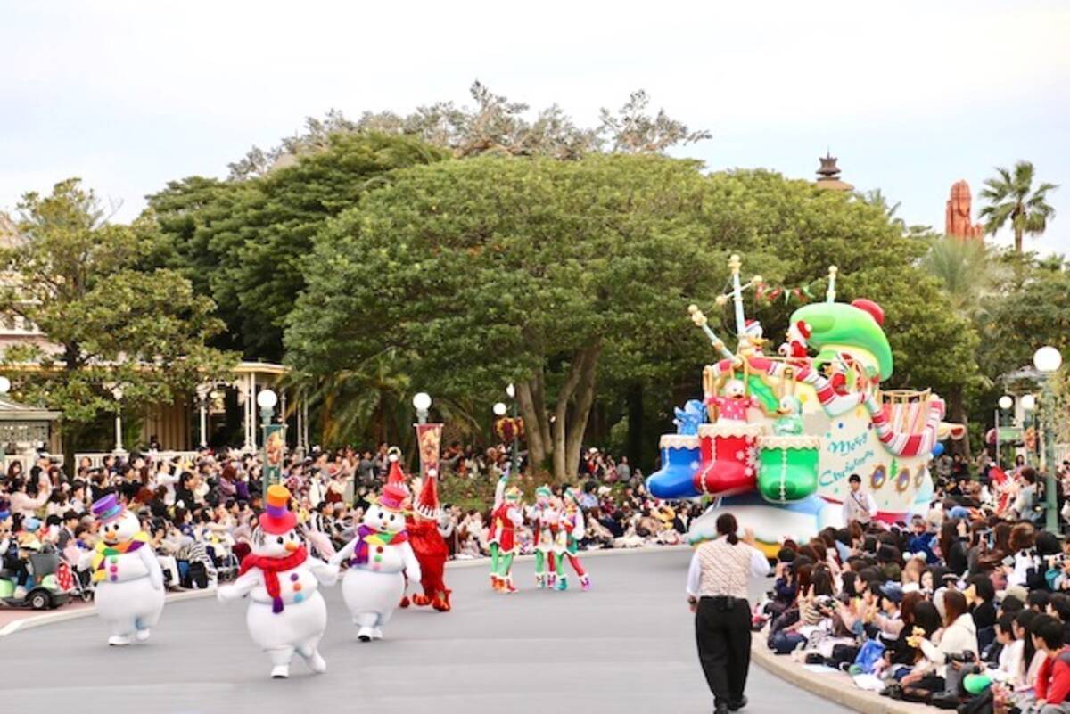 東京ディズニーランド クリスマス 雪が舞う演出がロマンティック パレード ディズニー クリスマス ストーリーズ 現地ルポ 19年11月11日 エキサイトニュース