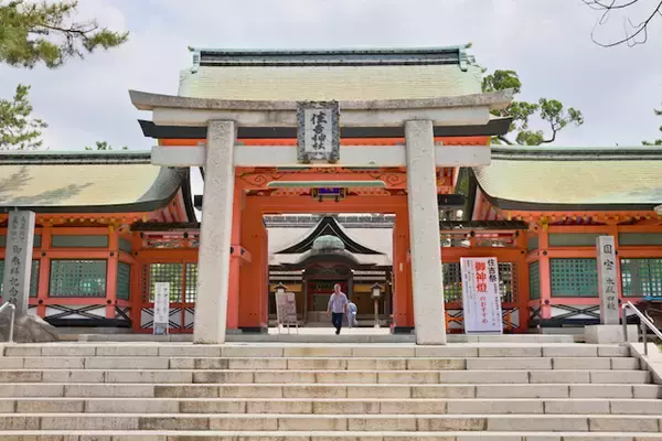 「2020年の初詣はどこに行く？人気の神社と新年の行事をご紹介【全国女性101名が回答】」の画像