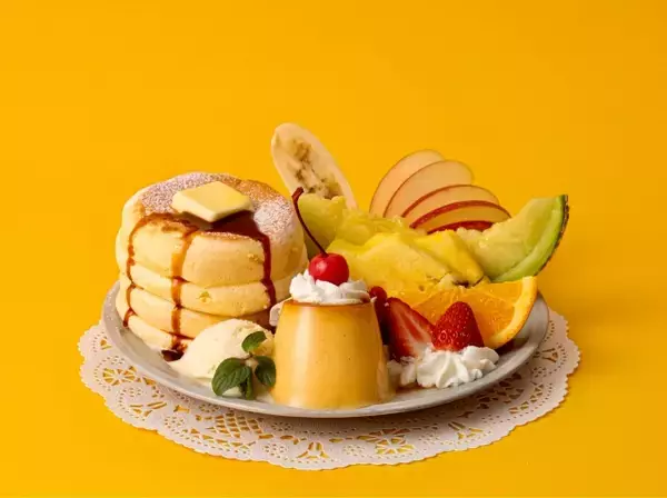 「新年最初の贅沢スフレを堪能！FLIPPER’Sの「奇跡のパンケーキ プリンアラモード」」の画像