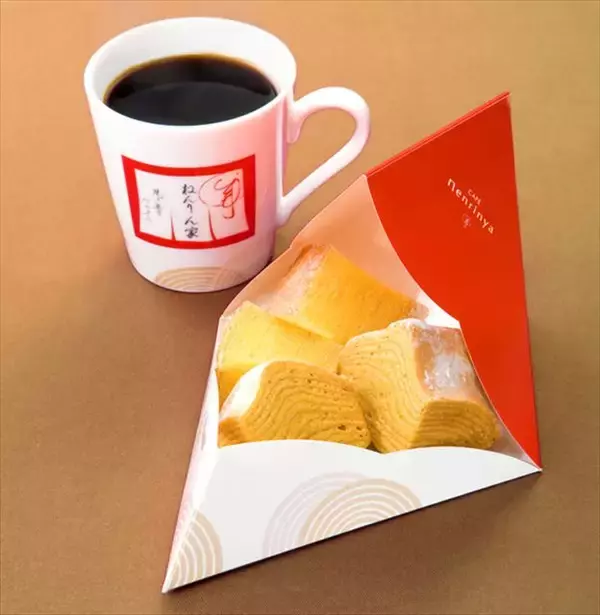 「ここだけのバームクーヘンをどうぞ。羽田空港出発ゲート内「CAFÉねんりん家」」の画像
