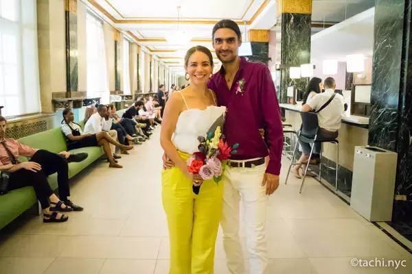 「ニューヨークで結婚の手続きをするには？【2】所要時間５分の挙式。結婚証明書をゲット！」の画像