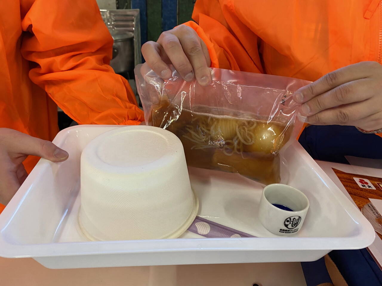 両国駅の幻のホームでこたつに入りながら“熱燗”と“おでん”を堪能！