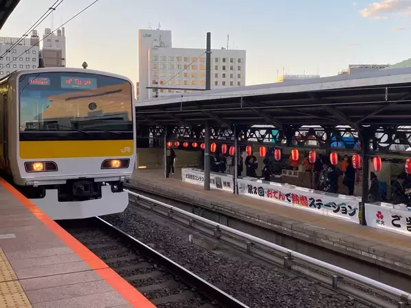 「両国駅の幻のホームでこたつに入りながら“熱燗”と“おでん”を堪能！」の画像