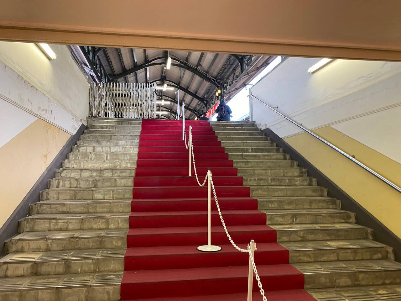 両国駅の幻のホームでこたつに入りながら“熱燗”と“おでん”を堪能！