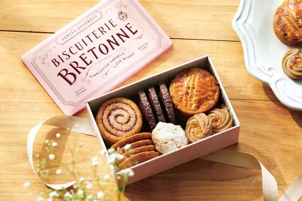 限定のピンク缶が今年も登場！「ビスキュイテリエ ブルトンヌ」