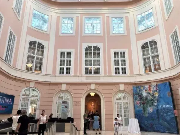 「名画がズラリと並ぶ！ウィーンの「アルベルティーナ美術館」が想像以上に素晴らしかった【オーストリア】」の画像