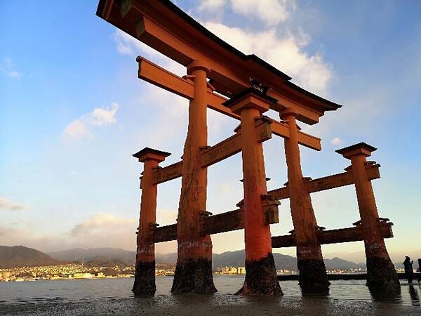 朝イチで訪れたい フェリーから始まる絶景が感動的な 厳島神社 を現地ルポ 広島県 年2月19日 エキサイトニュース