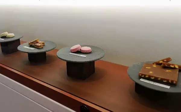 「鎌倉散策のお供にピッタリ！「豊島屋洋菓子舗 置石」の焼き菓子ソフトクリームが絶品【神奈川県】」の画像