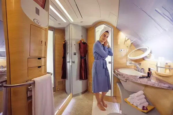「機内シャワースパやラウンジも！関空から「エミレーツ航空」でワンランク上の空旅ができる」の画像