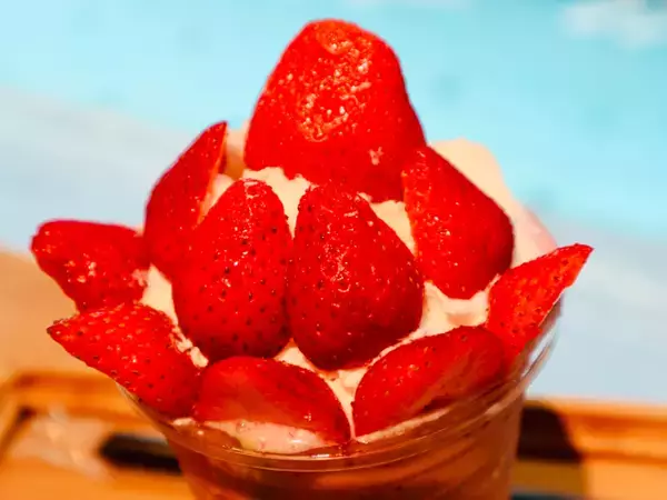 「苺たっぷりスムージーで春気分！台北・中正紀念堂ちかくの「乳菓在一起」を実食ルポ【台湾】」の画像