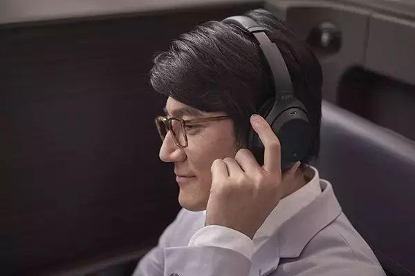 「ソニーの最新ヘッドホンがANA国際線ファーストクラスに採用」の画像