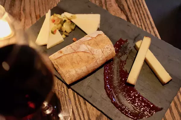 「製造工場も構えた手作りチーズの専門店と本格的ワインバー【ニューヨーク】」の画像