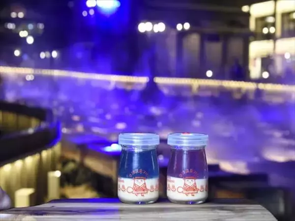 「草津温泉プリンから、色の変化が楽しい「夜の湯畑プリン」が登場」の画像