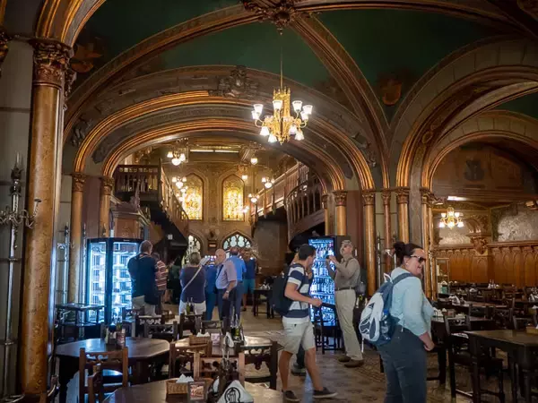 「【世界ひとり飯（１２）】ルーマニア・ブカレスト旧市街の歴史的レストランで、地元料理のランチセットを！」の画像