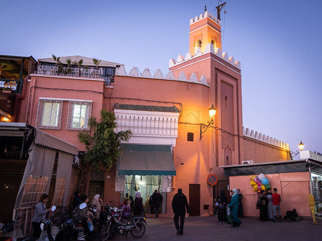 【世界ひとり飯(13)】マラケシュの「羊の脳入り壺焼き」は銭湯で調理される!