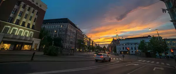 「【いつか見たい世界の初夏絶景】幻想的な白夜の空「フィンランド・ヘルシンキ」」の画像