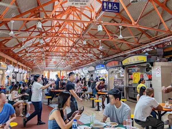 「【世界ひとり飯１７】世界一有名なシンガポール・チキンライスを、ミシュラン店なのに屋台で！」の画像