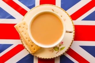 知らないと損をする英会話術（２７）：一瞬でネイティブになれるイギリス流“Tea”の使い方