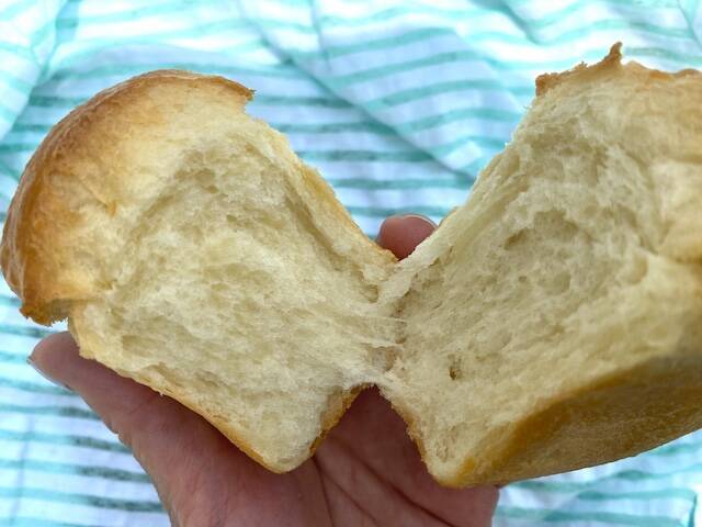【鎌倉土産】行列する価値あり！「ブレッドコード」の食パンを海辺で食べ比べ