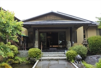 伊豆では珍しい川床のある温泉旅館。竹林に囲まれた貸切風呂も最高すぎる【湯ヶ島たつた】