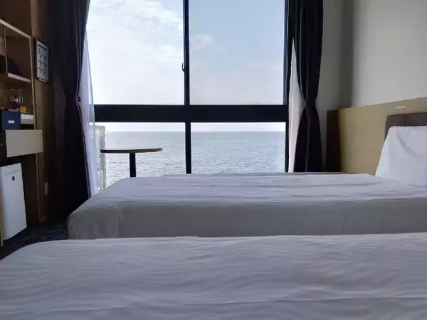 「客室に変なロボットが！？絶景温泉付きオーシャンビューホテルに泊まってみた【変なホテル関西空港】」の画像