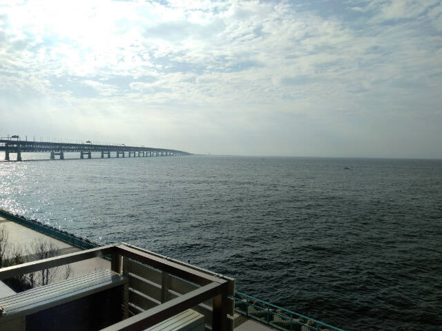 客室に変なロボットが！？絶景温泉付きオーシャンビューホテルに泊まってみた【変なホテル関西空港】