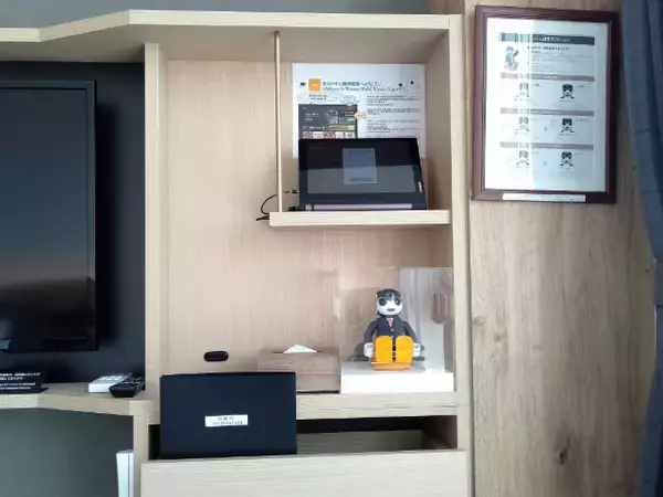 「客室に変なロボットが！？絶景温泉付きオーシャンビューホテルに泊まってみた【変なホテル関西空港】」の画像