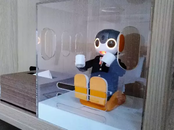 「客室に変なロボットが！？絶景温泉付きオーシャンビューホテルに泊まってみた【変なホテル関西空港】」の画像