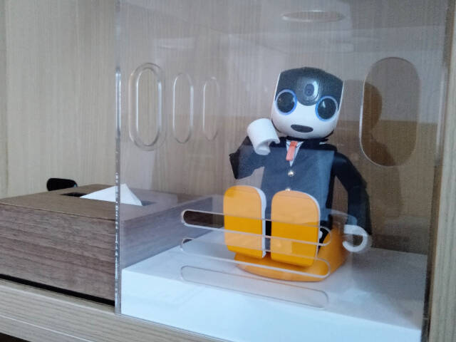 客室に変なロボットが！？絶景温泉付きオーシャンビューホテルに泊まってみた【変なホテル関西空港】