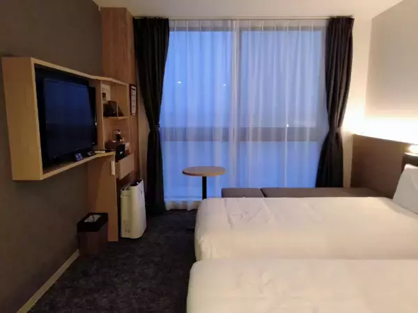 「客室に変なロボットが！？絶景温泉付きオーシャンビューホテルに泊まってみた【変なホテル関西空港】」の画像