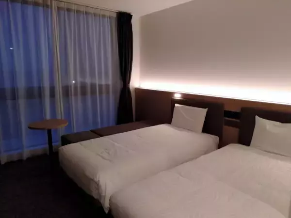 「客室に変なロボットが！？絶景温泉付きオーシャンビューホテルに泊まってみた【変なホテル関西空港】」の画像