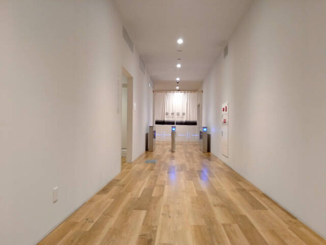 客室に変なロボットが！？絶景温泉付きオーシャンビューホテルに泊まってみた【変なホテル関西空港】