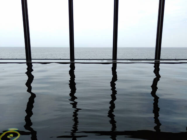 客室に変なロボットが！？絶景温泉付きオーシャンビューホテルに泊まってみた【変なホテル関西空港】