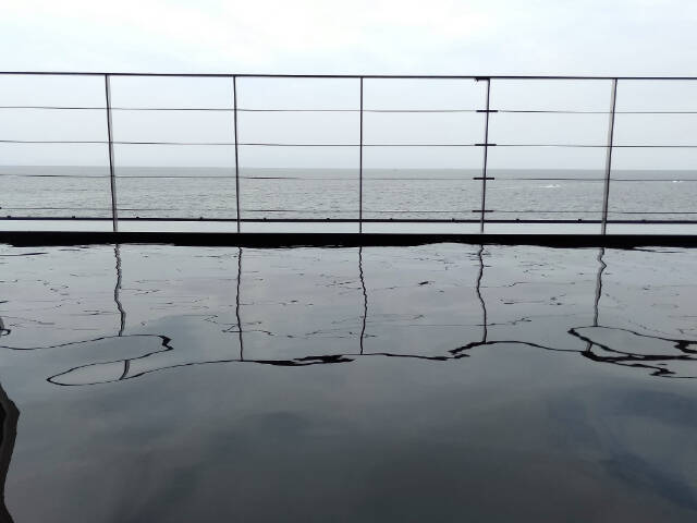 客室に変なロボットが！？絶景温泉付きオーシャンビューホテルに泊まってみた【変なホテル関西空港】