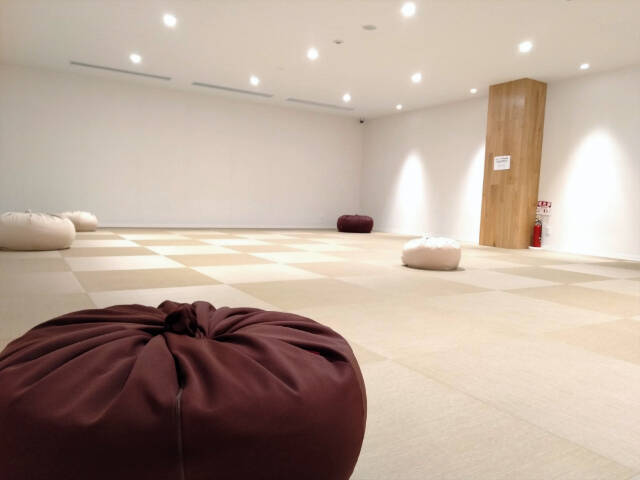 客室に変なロボットが！？絶景温泉付きオーシャンビューホテルに泊まってみた【変なホテル関西空港】